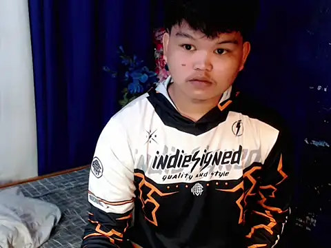 Snapshot of Reynelcock chatting on 02.15.26 Reynelcock online show from 02.15.26