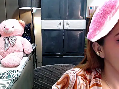 urswtasian chesca online show from 11.26.25