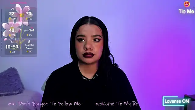 Shophie thoopson online show from 12.14.25