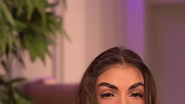 Snapshot of KendalJolly chatting on 09.17.25 KendalJolly online show from 09.17.25