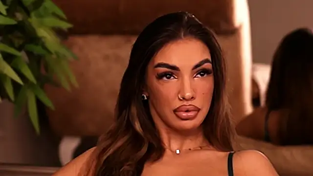 Snapshot of KendalJolly chatting on 10.04.25 KendalJolly online show from 10.04.25