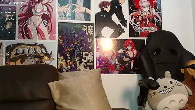 Snapshot of Cleogh_ chatting on 09.24.25 Cleogh online show from 09.24.25