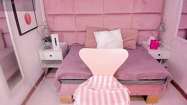 Janah Myers online show from 10.15.25