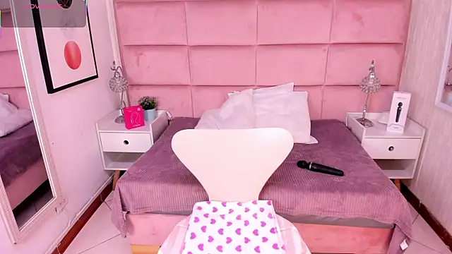 Janah Myers online show from 12.04.25