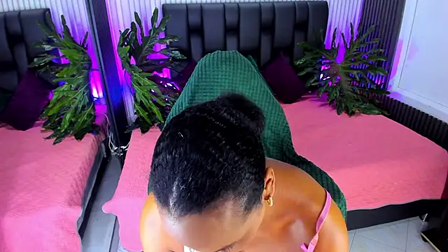 Snapshot of AriebonyBrooke chatting on 10.08.25 AriebonyBrooke online show from 10.08.25