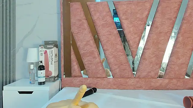 Wonderkloe  online show from 02.27.26