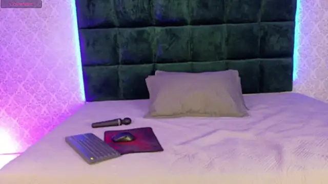 BeccaReedd online show from 09.30.25