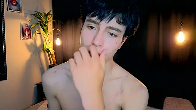 Snapshot of Christopher_77 chatting on 11.06.25 Christopher 77 online show from 11.06.25