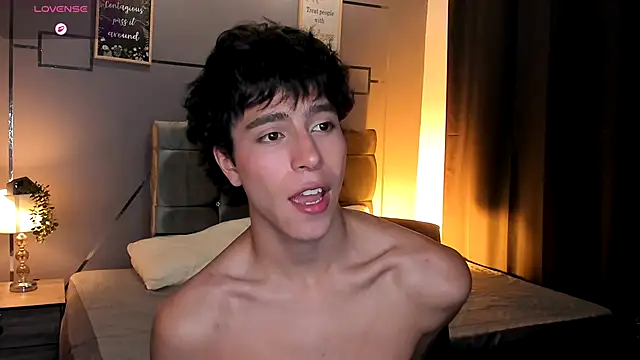 Snapshot of Christopher_77 chatting on 11.21.25 Christopher 77 online show from 11.21.25