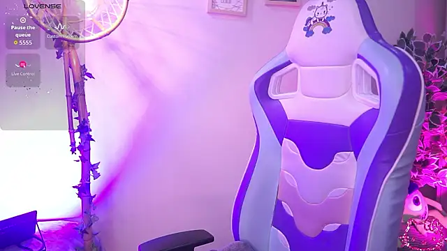 Snapshot of chloe_moons_ chatting on 02.27.26 chloe moons online show from 02.27.26