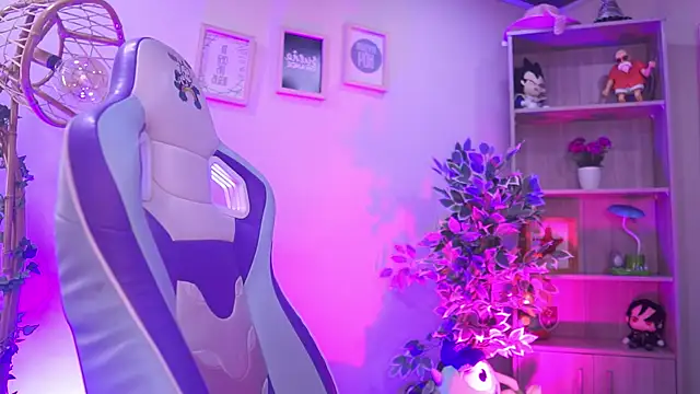 Snapshot of chloe_moons_ chatting on 02.28.26 chloe moons online show from 02.28.26