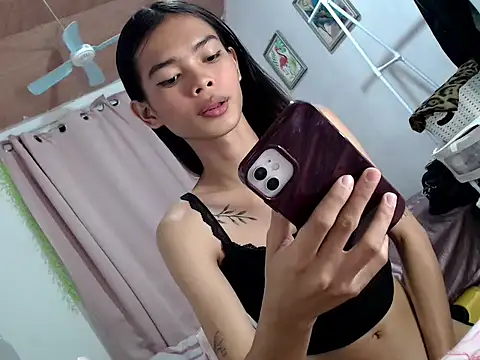 Snapshot of itsmekyrie chatting on 04.13.26 itsmekyrie online show from 04.13.26