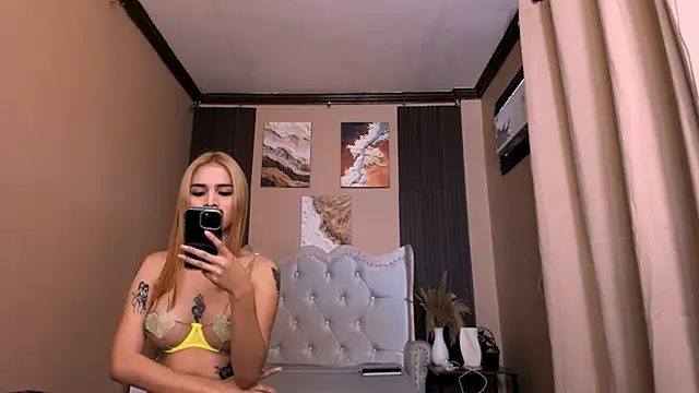 CasseyCollins online show from 12.01.25