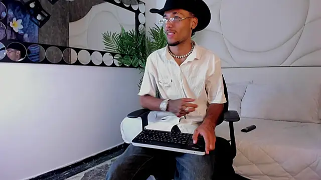 Thiagoferreti online show from 10.07.25