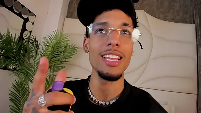 Thiagoferreti online show from 10.14.25