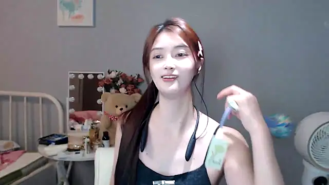 Snapshot of Mimi-cnbaby chatting on 09.18.25 Mimi-cnbaby online show from 09.18.25