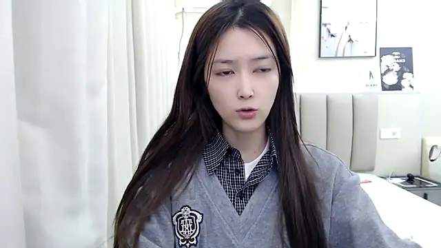 Snapshot of Mimi-cnbaby chatting on 10.24.25 Mimi-cnbaby online show from 10.24.25