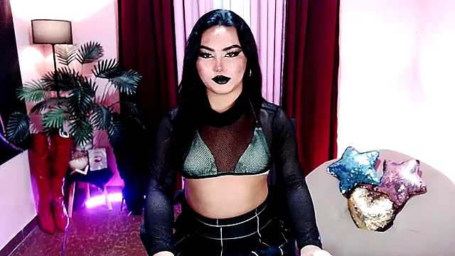 Snapshot of Unique_Maya chatting on 11.27.25 Unique Maya online show from 11.27.25