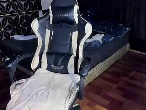 Snapshot of AsianHotBODYY chatting on 11.23.25 AsianHotBODYY online show from 11.23.25