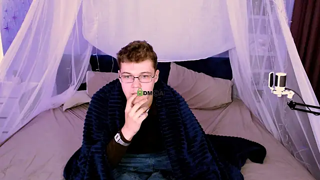 Snapshot of lucas_long_ chatting on 10.02.25 lucas long online show from 10.02.25