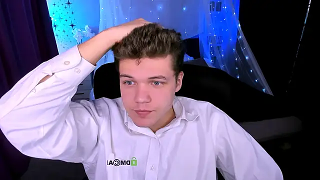 Snapshot of lucas_long_ chatting on 11.07.25 lucas long online show from 11.07.25