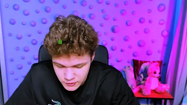 Snapshot of lucas_long_ chatting on 12.04.25 lucas long online show from 12.04.25