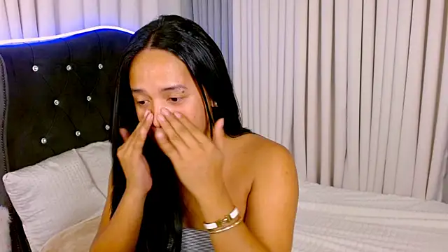 Snapshot of Lorainnelustts chatting on 10.07.25 Lorainnelustts online show from 10.07.25