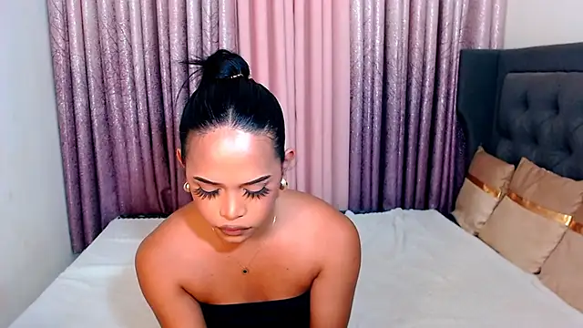 Snapshot of Lorainnelustts chatting on 10.28.25 Lorainnelustts online show from 10.28.25