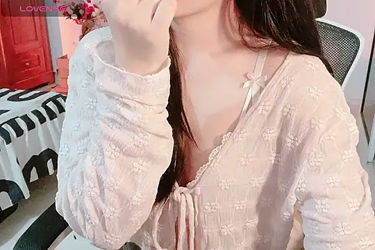 Snapshot of ___Daisy___ chatting on 10.17.25 Daisy online show from 10.17.25