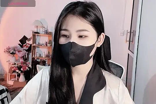 Snapshot of ___Daisy___ chatting on 10.22.25 Daisy online show from 10.22.25