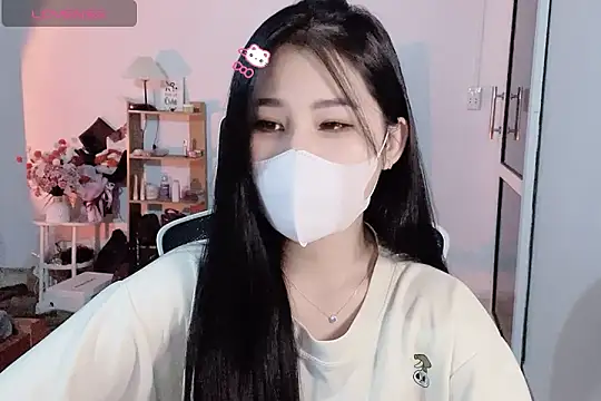 Snapshot of ___Daisy___ chatting on 10.29.25 Daisy online show from 10.29.25