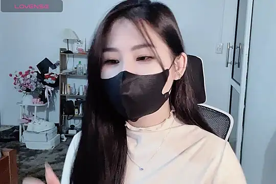 Snapshot of ___Daisy___ chatting on 11.23.25 Daisy online show from 11.23.25