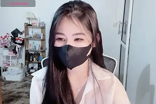 Snapshot of ___Daisy___ chatting on 11.26.25 Daisy online show from 11.26.25