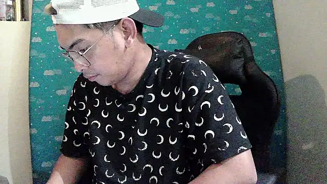 Snapshot of riley_cum chatting on 03.26.26 riley cum online show from 03.26.26