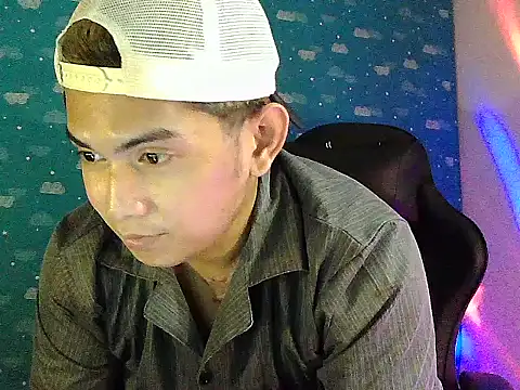 Snapshot of riley_cum chatting on 03.28.26 riley cum online show from 03.28.26