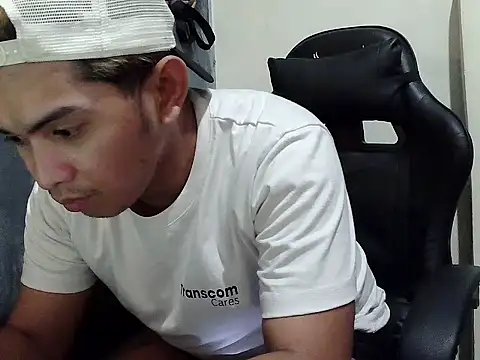 Snapshot of riley_cum chatting on 04.03.26 riley cum online show from 04.03.26