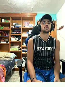 aavrdvh33 online show from 10.06.25