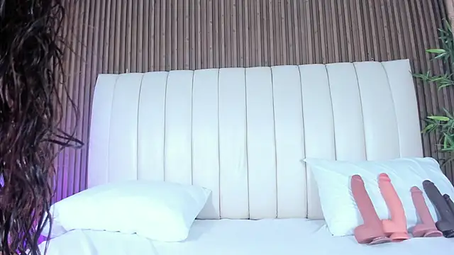 SandraMilerr online show from 10.15.25