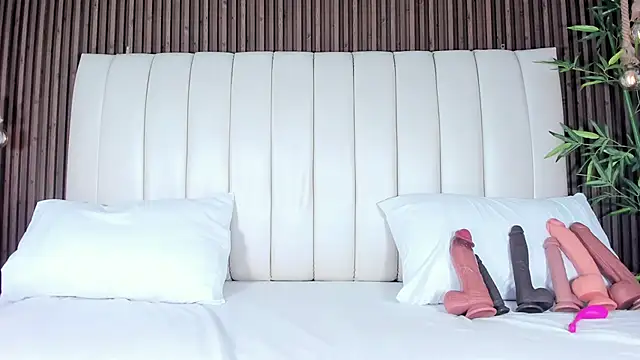 SandraMilerr online show from 10.31.25