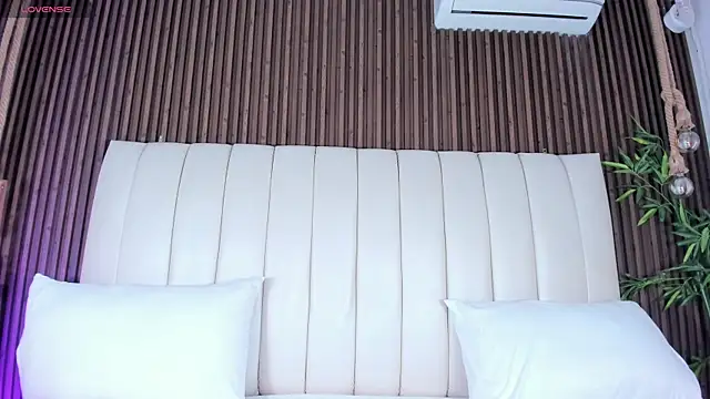 SandraMilerr online show from 11.15.25