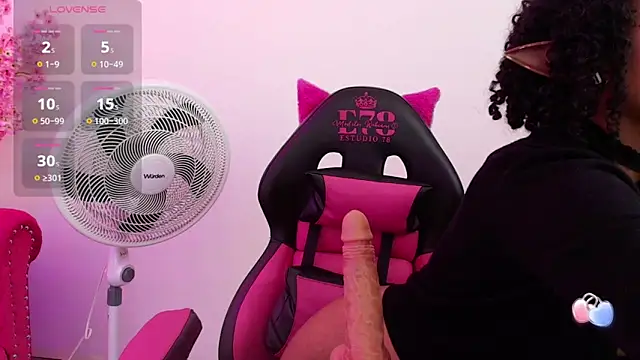 Snapshot of Sweett_m00n chatting on 09.12.25 Sweett m00n online show from 09.12.25