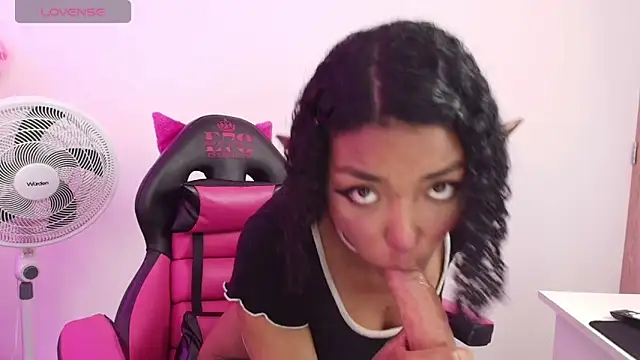 Snapshot of Sweett_m00n chatting on 10.01.25 Sweett m00n online show from 10.01.25