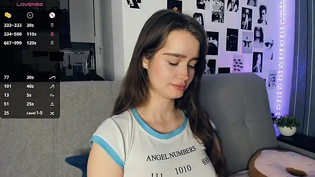 lovelyalivia online show from 12.03.25