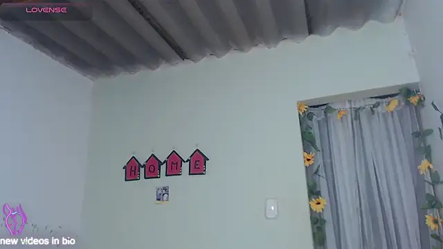 Snapshot of Angie_Lee01 chatting on 10.20.25 Angie Lee01 online show from 10.20.25