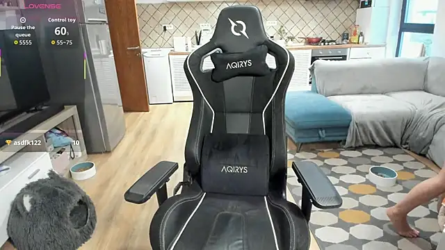 Snapshot of cherry_bams chatting on 09.10.25 cherry bams online show from 09.10.25