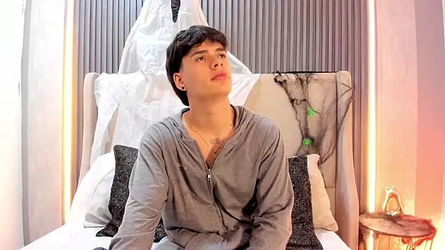 BenitoSaenz online show from 10.22.25