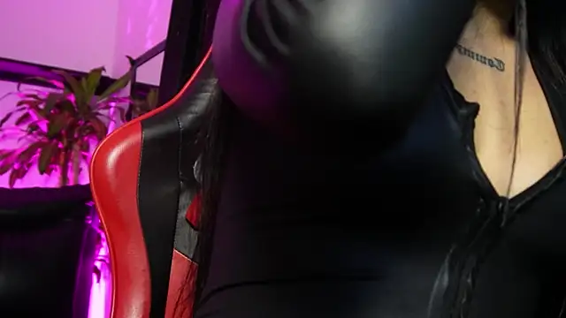 Snapshot of valkyria_12 chatting on 11.24.25 valkyria 12 online show from 11.24.25