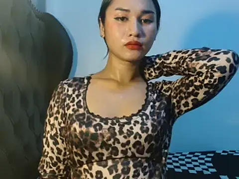 Snapshot of lava_lux chatting on 06.17.26 lava lux online show from 06.17.26
