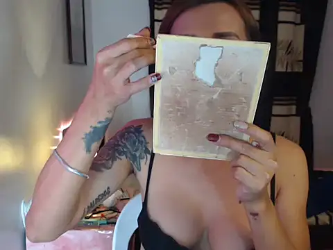 Snapshot of hottielicious_slut69 chatting on 10.30.25 hottielicious slut69 online show from 10.30.25