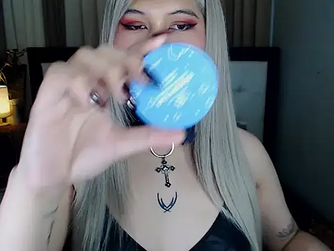 NaomiSmall online show from 09.11.25